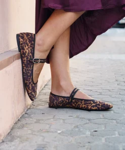 Bailarina leopardo de terciopelo