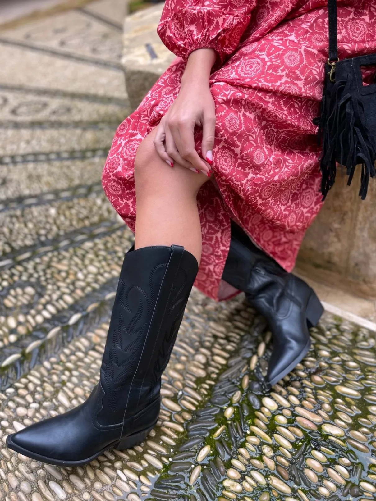 Bota alta cowboy bordados negra