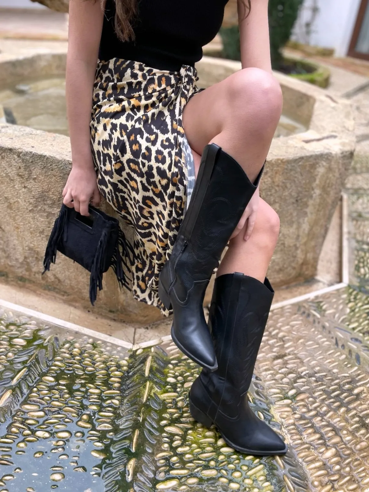 Bota alta cowboy bordados negra