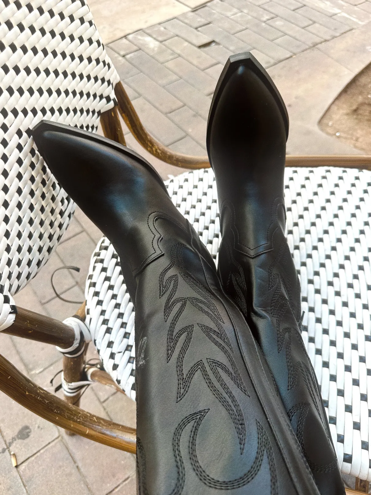 Bota alta cowboy bordados negra