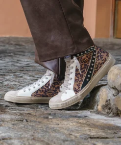 Bota deportiva Leopardo