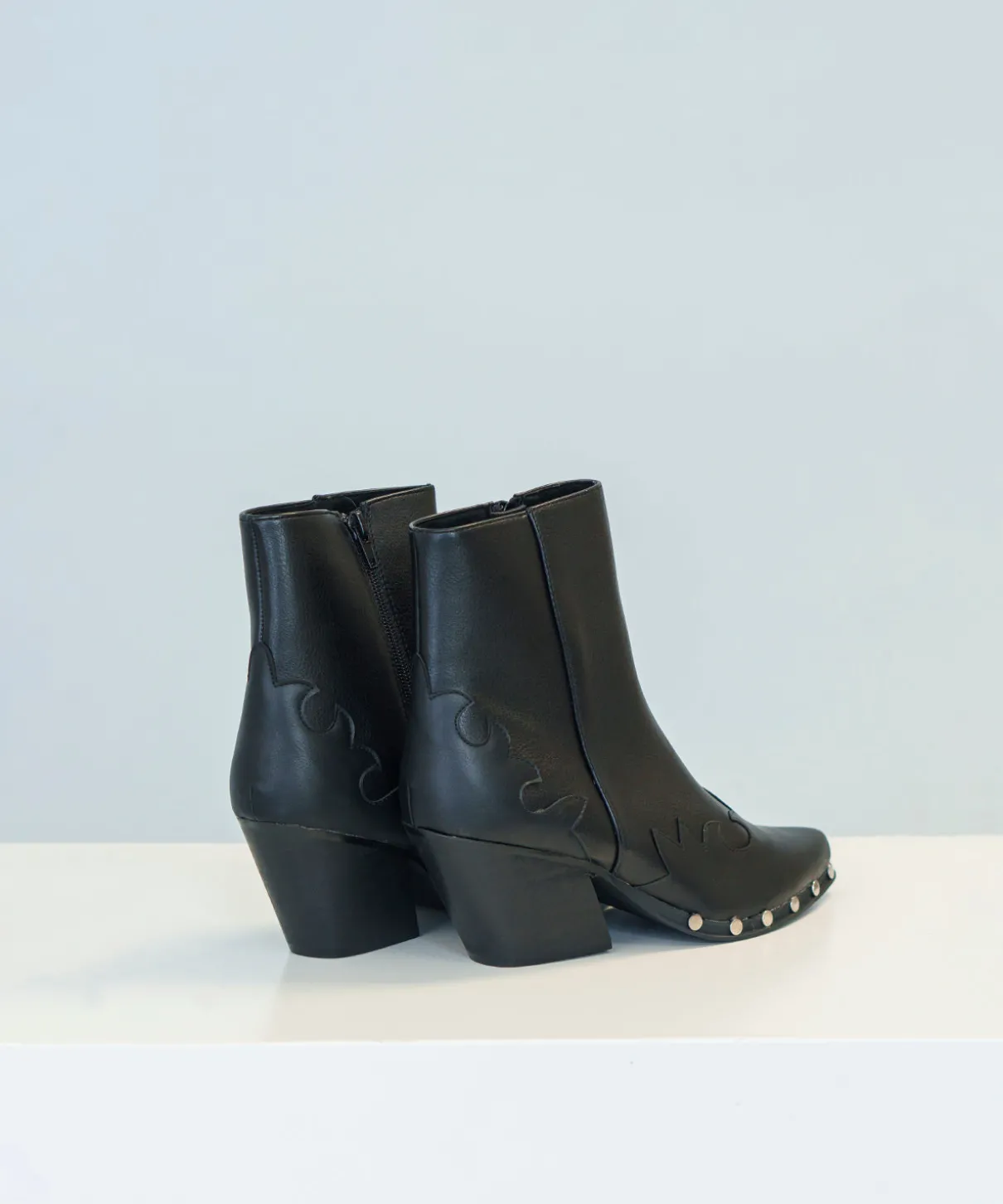 Botas cortas con Tachuelas